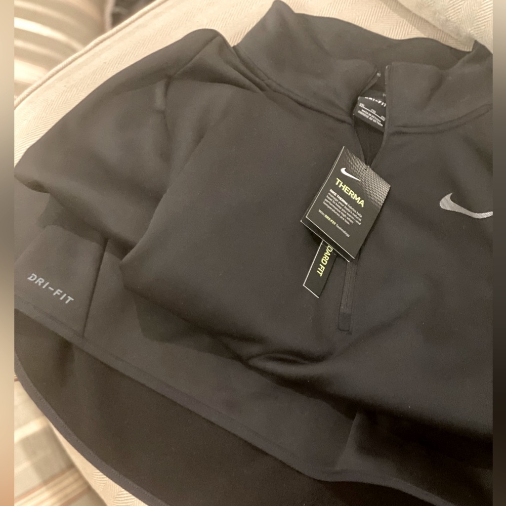 New With Tags…Nike Therma Top 1/4” Pullover. Black XXL
